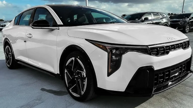 Kia K4 2025 UK Launch – Bold Design, Hybrid Power & Premium Sedan Experience